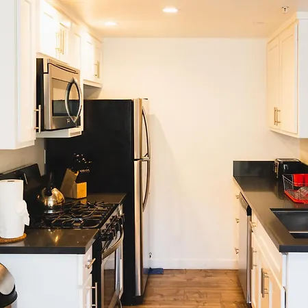 Chic Large One Bedroom With Dinning Area In Hear Of Koreatown With Free Parking
